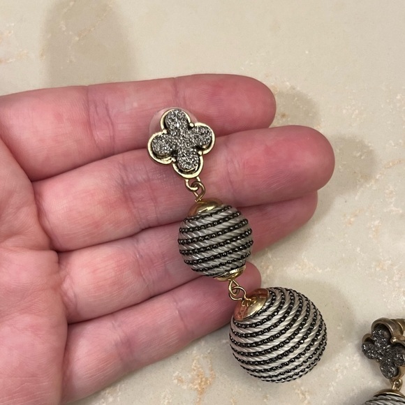 Thread Ball Druzy Clover Stripe Ball Gold Post Earrings - Picture 4 of 6